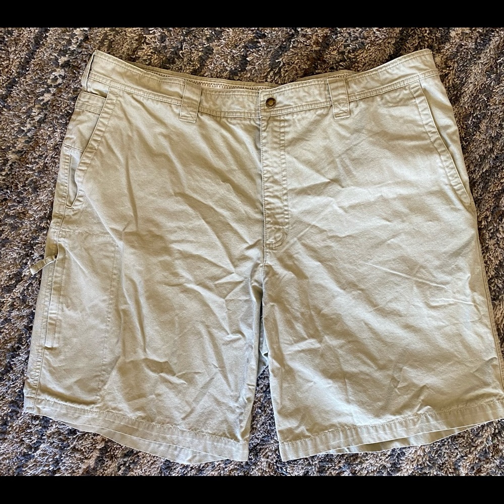 Men’s Columbia khaki shorts size 42